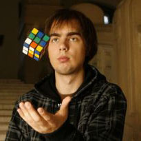 Balitz Milán rubikkockával.